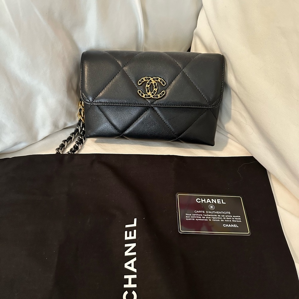 CHANEL LAMBSKIN WRISTLET